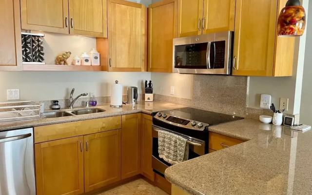 Lanikea Ocean View Apartment 2 Bedroom Condo by RedAwning