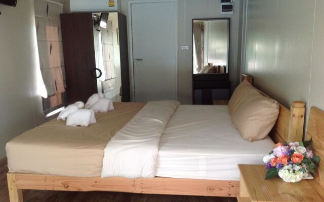 Check In & Chill Out Laem Sok Pier