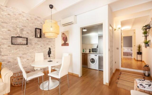 Beautiful Apartment in Abat Street by Batuecas