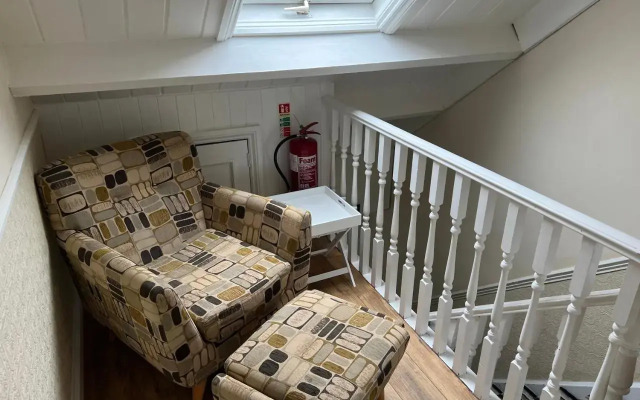 NEW Cottingburn House