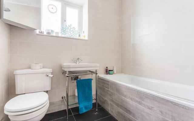 Delightful 2 bed Garden Flat in Shepherd's Bush