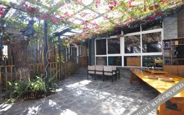 Yingyuetan Hotspring Hotel