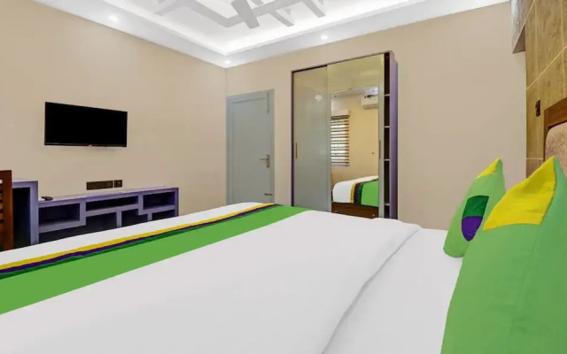 Treebo Pushpak 500 mtrs from Chottanikkara temple