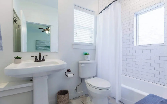 Comfy 3bdr Right in Town Sleeps 10