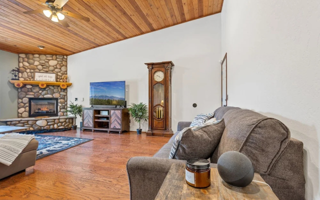 Spacious A-frame Pines Cabin 12 Beds Loft Game Room