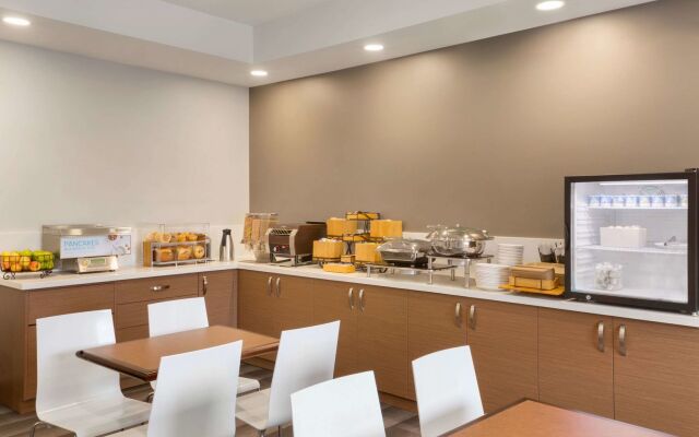 Microtel Inn & Suites by Wyndham Ladysmith Oyster Bay