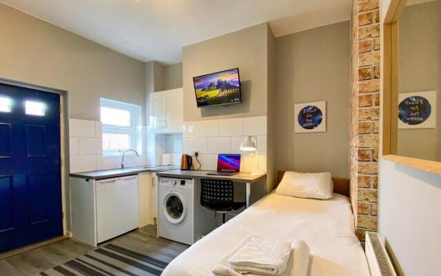 Limpenny Studio Apartment