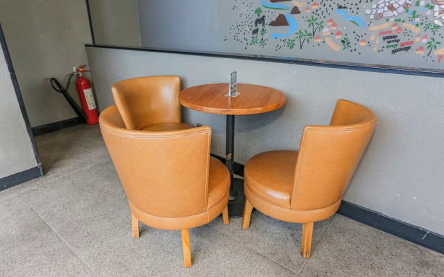 Hotel O Ciputat Near Apartment Green Lake View Ciputat