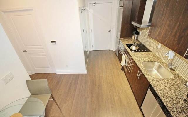 Presidential 1 Bedroom Condo across CN Tower