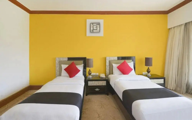 Oyo Townhouse 799 Royal Palms Hotel - Lily Collection