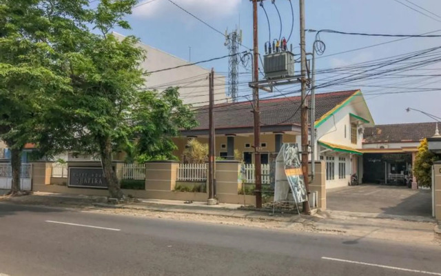 RedDoorz Syariah @ Janti Malang