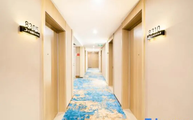 Pujiang Qianbaidu Hotel
