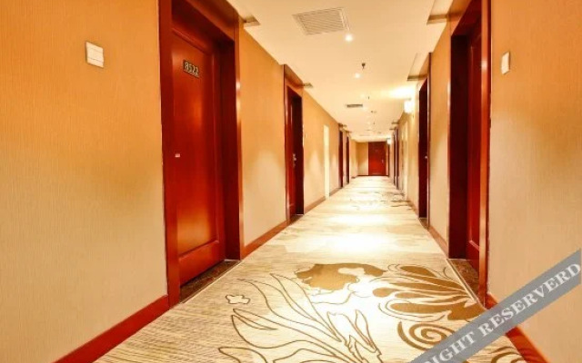 Campanile Hotel (Xi'an Lintong Terracotta Warriors and Horses West Garden Metro Station)