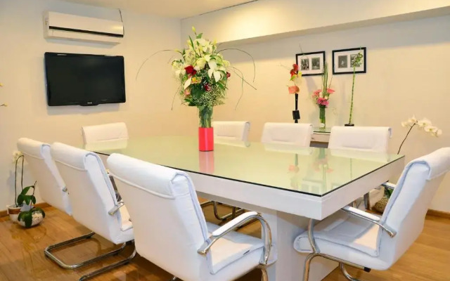 Le Parc Hotel & Suites