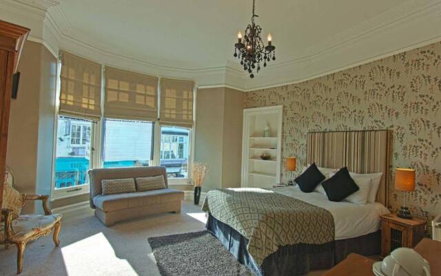 Monties Guest House
