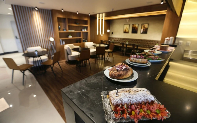 4WOO Hotel