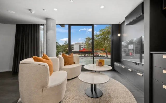 Elegant Studio With Parking