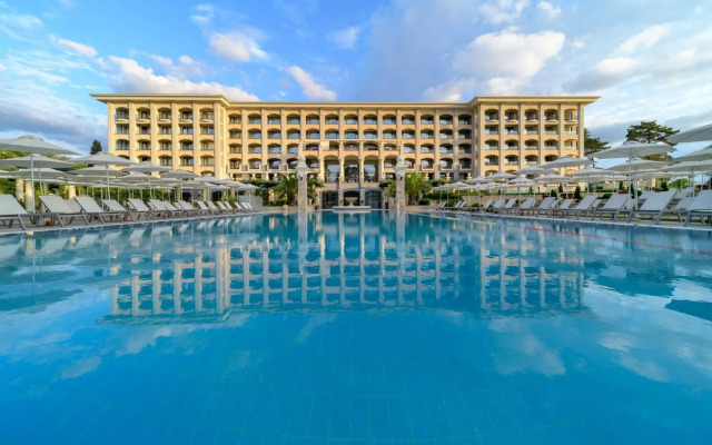 Astor Garden Hotel