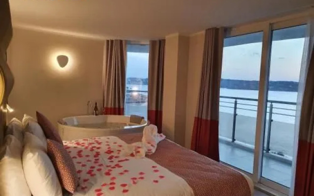 Seaview Hotel