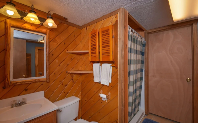 Four SKIsons 3 Bedroom House