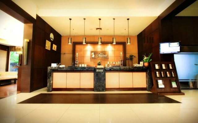 youre.at - Grand Setiabudi Apartment