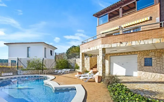 Sotet in Vidreres With 4 Bedrooms and 2 Bathrooms