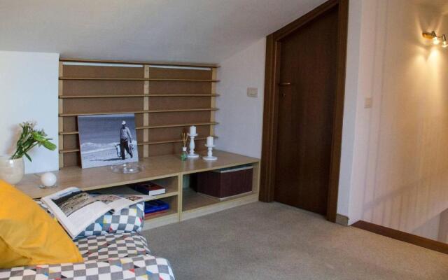 ALTIDO Lively 2 bedroom Apt with Parking close to Como