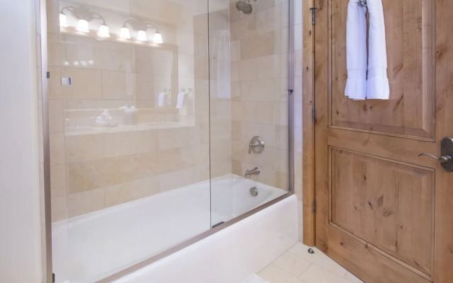 Vail Mountain View #402 4 Bedroom Condo