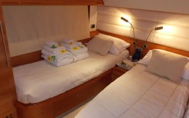 George V Yacht