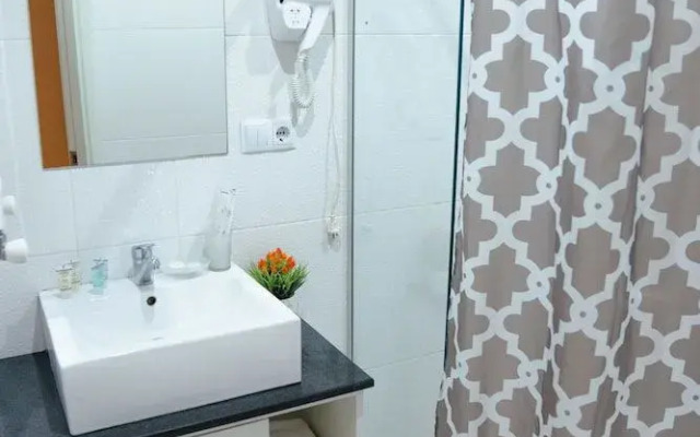 Biblioteka Hotel Rustaveli