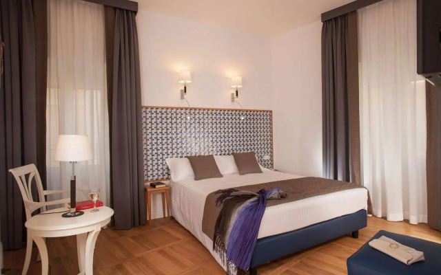 Floris Hotel