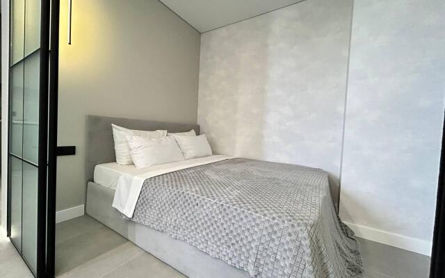 Smile Apartments (Смайл Апартментс) на улице Соколова 68/118c1