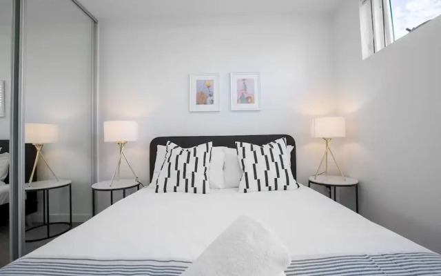 Wow Southport Apartment Near Light Rail Station