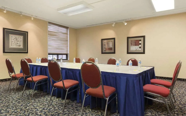 Days Inn - Ottawa West