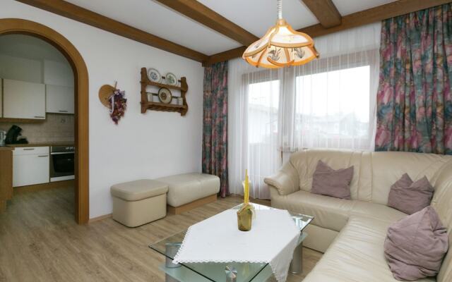 Modern Apartment in Uderns Near Ski Area