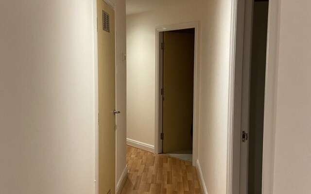 Royal Oak Apartment in Manchester Central Location