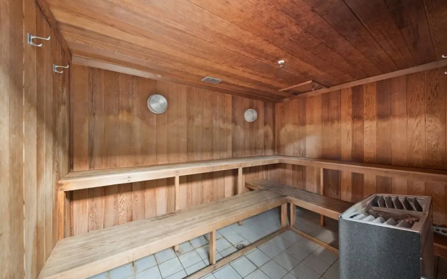 Central ACT Studio With Indoor Pool and Gym