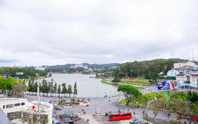 Nhat Tan Hotel
