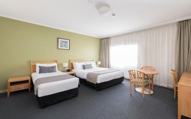The Woden Hotel – Guest Rooms – Phillip