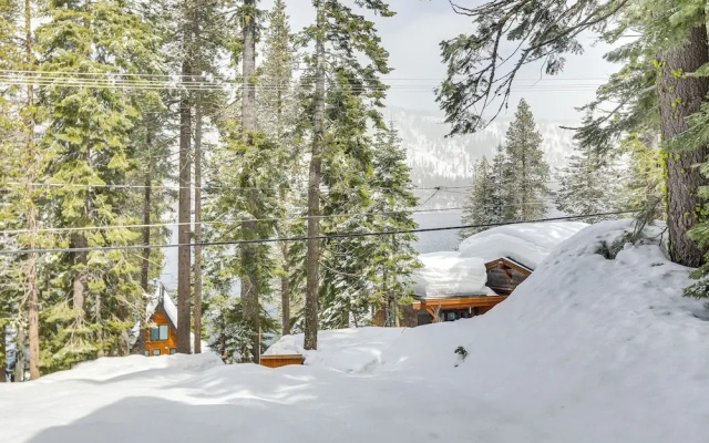 Rustic Truckee Cabin w/ Donner Lake Views!