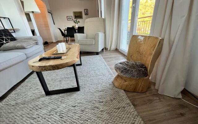 «Έλα…Δάρα» Home