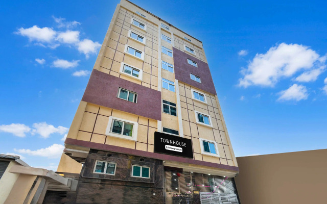 Super Townhouse Kokapet Near GAR