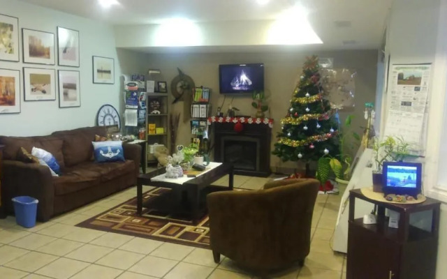 Shoreside Inn & Suites