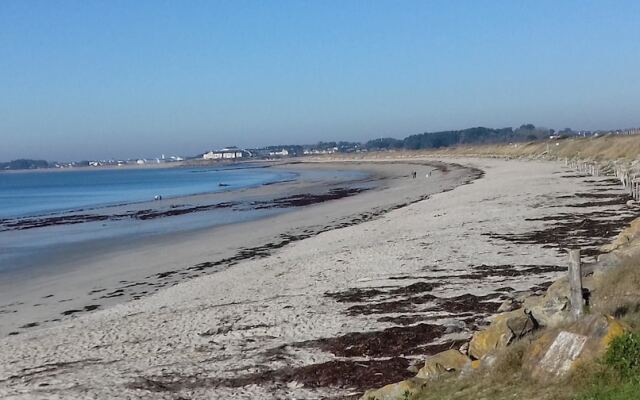 House With 2 Bedrooms in Saint-gildas-de-rhuys, With Enclosed Garden a