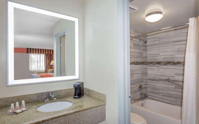 Howard Johnson by Wyndham Vero Beach/I-95
