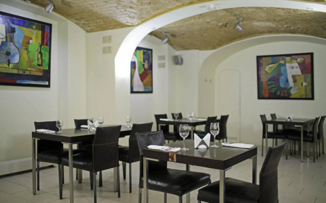 Rixwell Centra Hotel