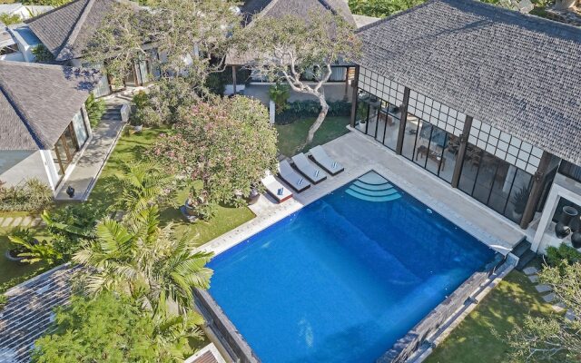 Finns Beach Villa Canggu