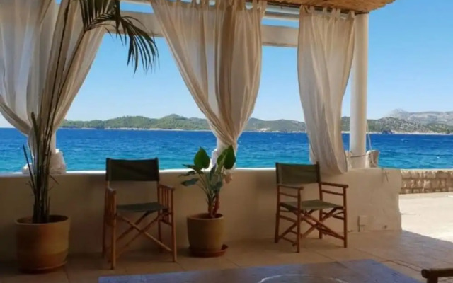 Villa Lola - Four Bedroom Villa With Sea View