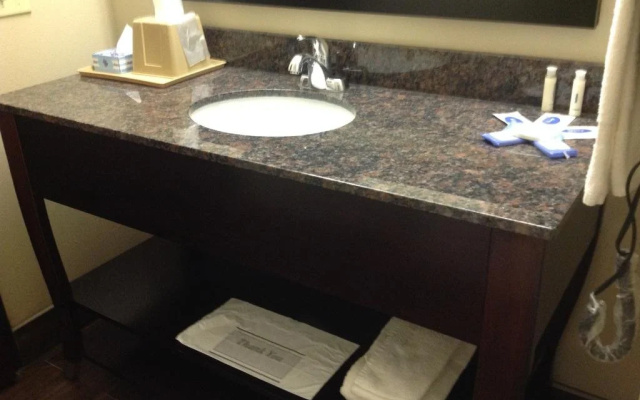 La Plaza Inn & Suites