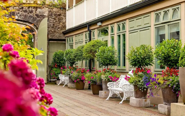 Step House Hotel